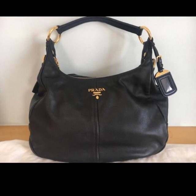 Prada กระเป๋าหนัง