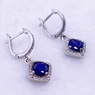 L6425 ต่างหูพลอยไพลินแท้ ( Blue sapphire ) แบบอิงลิชล็อค ตัวเรือนเงินแท้ 925 ชุบทองคำขาว