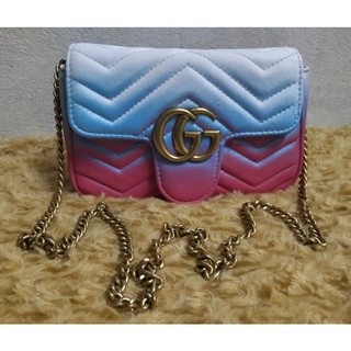 กระเป๋าสะพาย GG GUCCI สีหวานๆ ขนาด8*5เอาไปใช้สวยๆ แถมจัดส่งฟรีค่ะ