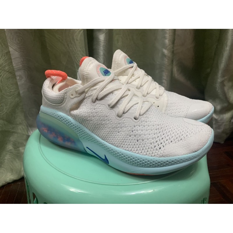 รองเท้า  NIKE JOYRIDE DUAL