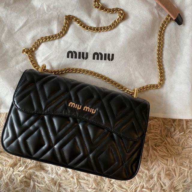 กระเป๋าธงทรงเพชร MiuMiu