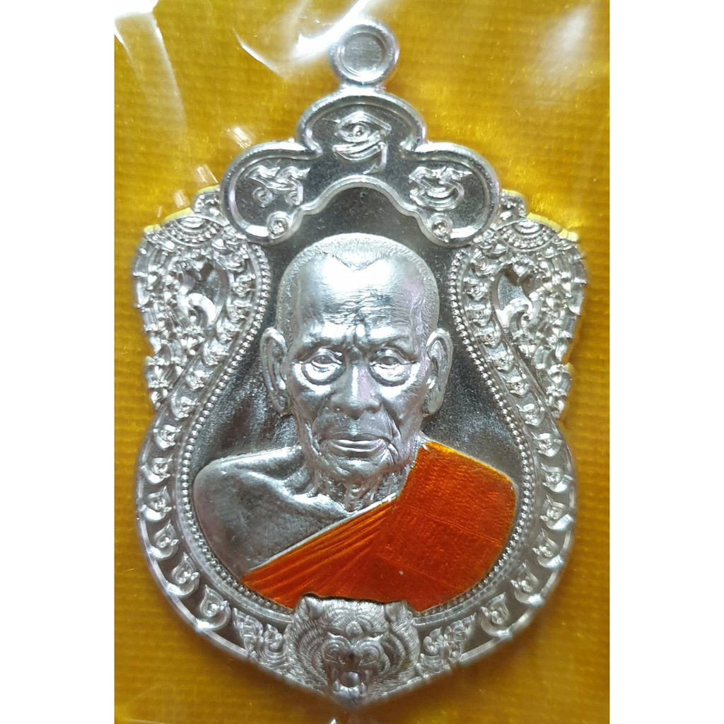 เหรียญไตรมาส63 หลวงพ่อพัฒน์ วัดห้วยด้วน พิมพ์เสมาเสือคาบเเก้ว เนื้อทองแดงพรายเงินหน้ากากเงิน ลงยาจีว