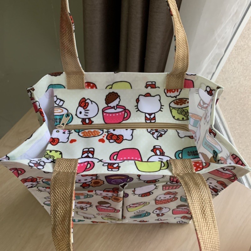 กระเป๋าผ้าเคลือบกันน้ำลายน่ารัก กระเป๋าถือกันน้ำ size A4 มีซิปด้านบน & มีช่องใส่ของด้านหน้า (1st page) - รูปที่ 6