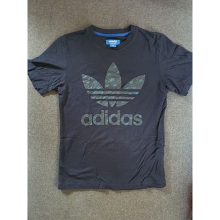 (Used) Adidas เสื้อยืดสีกรมท่า ลาย adidas  original ด้านหน้า ผ้าแบบเสื้อยืด สภาพดีมาก ซื้อมาซักเก็บ ไม่เคยใส่เลย