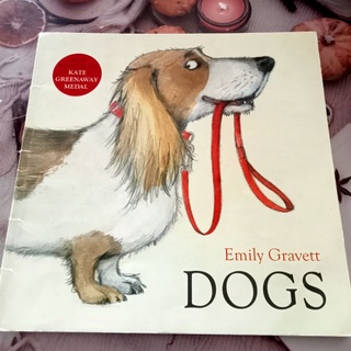 หนังสือปกอ่อน Emily Gravertt Dogs มือสอง