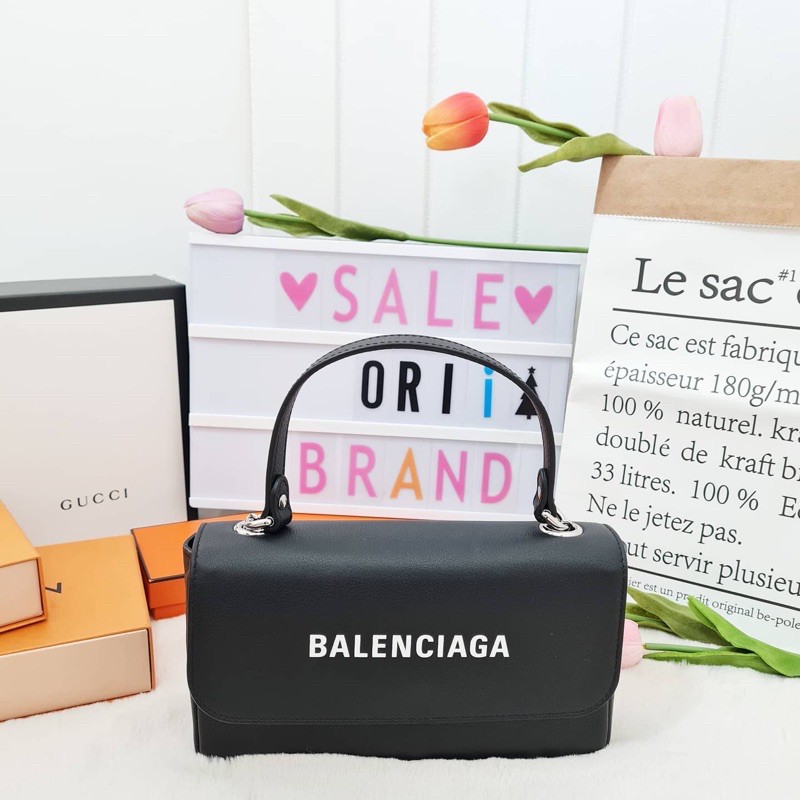 ❌❌SOLD❌❌ Balenciaga (Used once) everyday crossbody bag