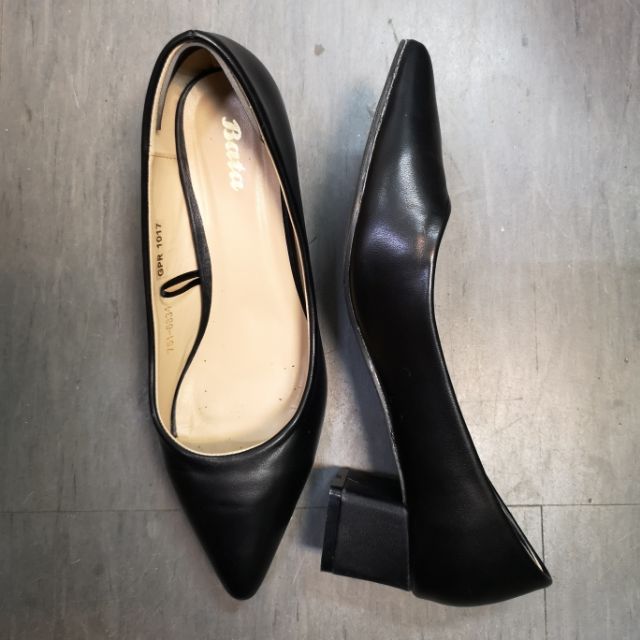 รองเท้าคัชชูสีดำ Bata ขนาด39แต่ size 40 สภาพมือ1แค่ใส่ลอง