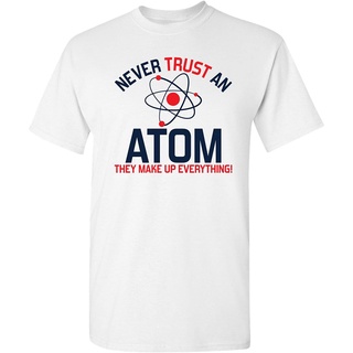 เสื้อยืดผ้าฝ้ายพิมพ์ลายขายดี เสื้อยืด ผ้าฝ้าย พิมพ์ลายกราฟฟิค Never Trust an Atom สําหรับผู้ชาย