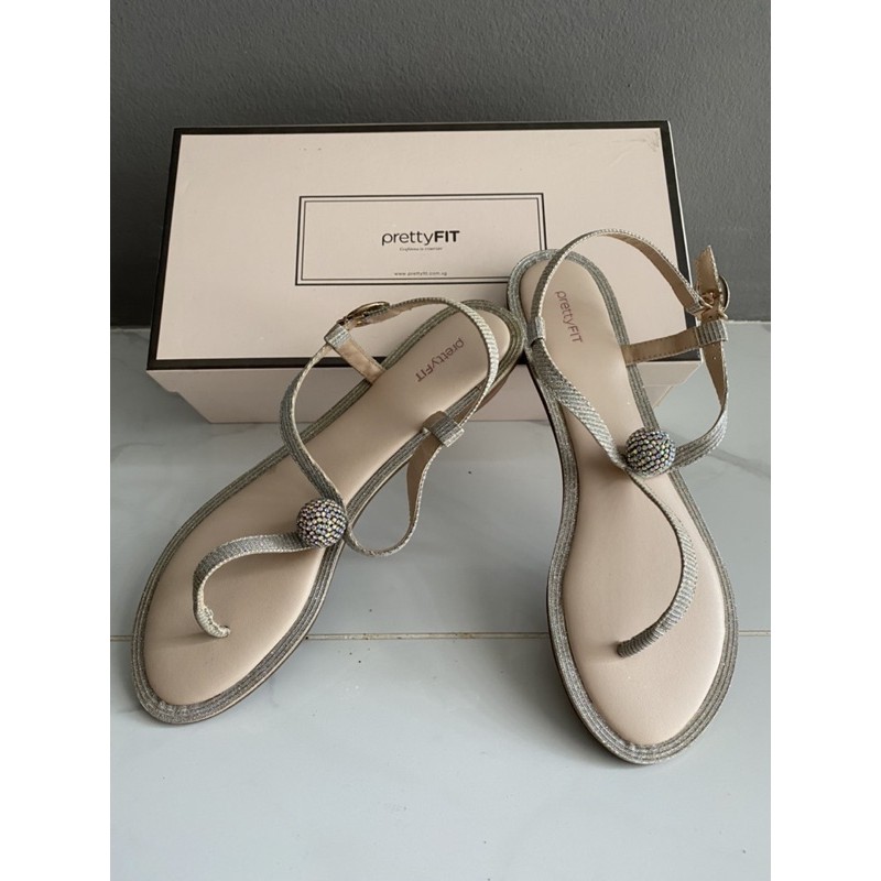 รองเท้าแตะรัดส้น pretty fit