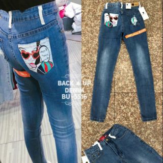 Back UP Jeans  รหัสสินค้า BU.5516 กางเกงยีนส์ฟอกสีทรงสกินนี่แต่งลายกราฟฟิกที่กระเป๋าหลัง🌺🌿