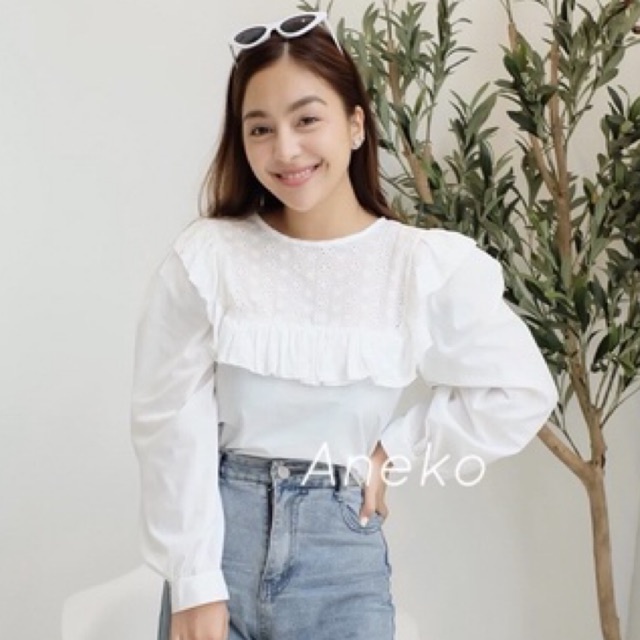 12.12 New in เสื้อฉลุอกระบายสีขาวแขนยาว