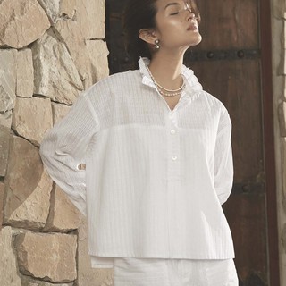 NEW !! Perana : เสื้อลูกไม้ Riko Blouse สี ขาว off-White ( ทรง Oversized )