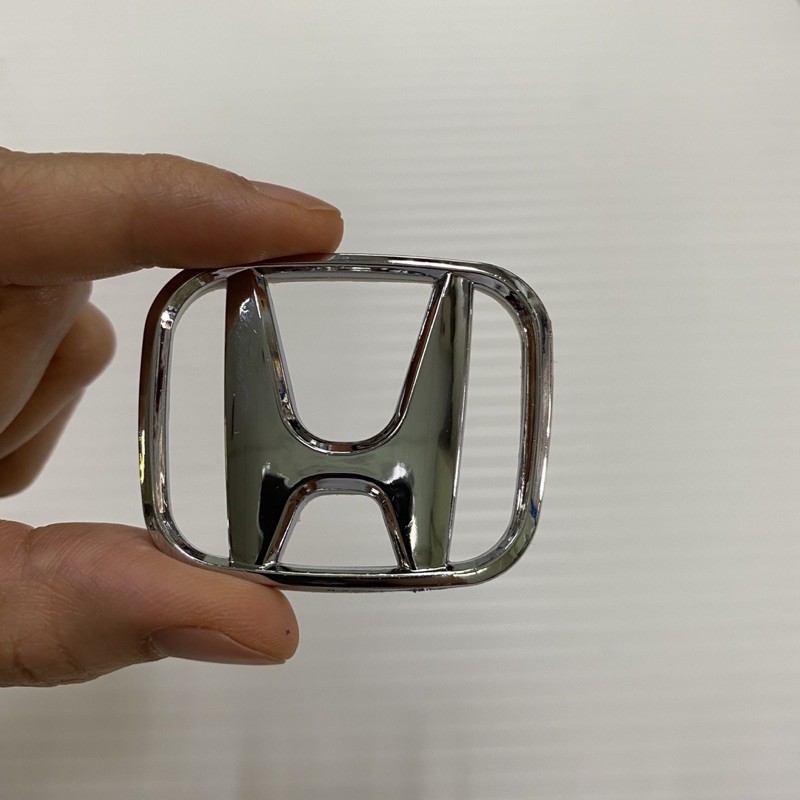 โลโก้* Honda  ติดแป้นแตรมาลัยรถยนต์  ขนาด* 4 x 5 cm ราคาต่อชิ้น
