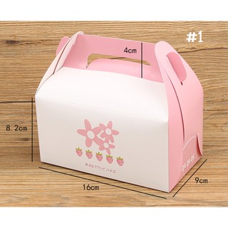 กล่องเค้กแบบหูหิ้วพร้อมถาดรองขนมขนาด 16x9x8.2 cm.