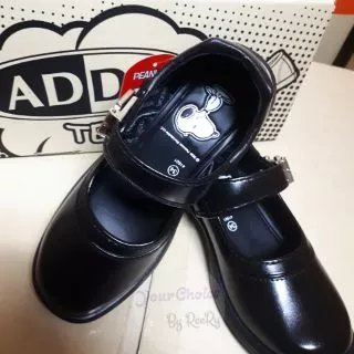 NEW!! 41S01 รองเท้านักเรียนหญิงหนังดำ Snoopy