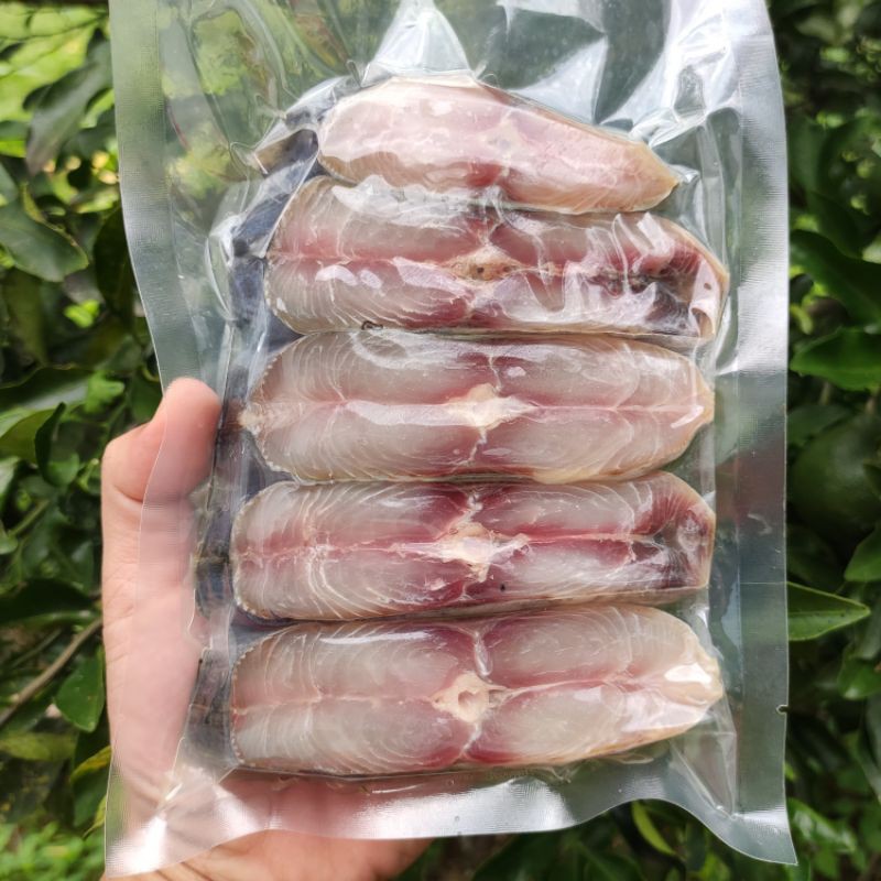 💥คุ้มสุด‼️เพียง 174.- 💥 ปลาอินทรีหอม (ไม่ใส่ยา ไม่เค็มจัด)  250 กรัม  เนื้อล้วนๆ ไม่มีหัวหางผสม หมักสดจากในเรือ