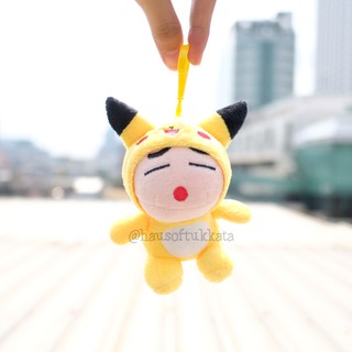 พวงกุญแจ Shinchan ชินจัง สวมชุด Pikachu 4นิ้ว Chinjung Crayon Shinchan เครยอนชินจัง ชินจังจอมแก่น