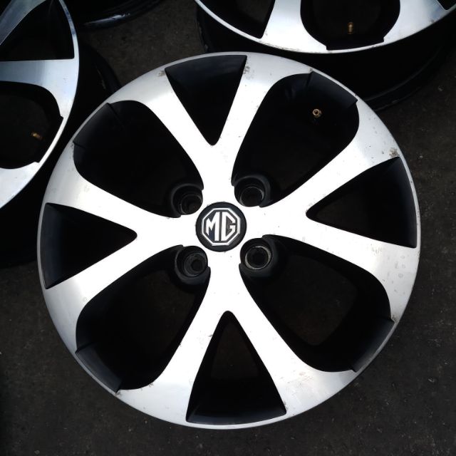 ล้อมือสองแม็ก mg3 ขอบ15 หน้าเงา หลังดำ 4รู100 ใส่ได้หลายี่ห้อ vios yaris สามห่วง แอลติส