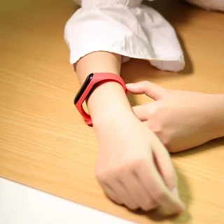 สายนาฬิกาข้อมือซิลิโคน แบบเปลี่ยน สําหรับ Xiaomi Mi Band 7 6 5 4 3