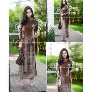 Maxi dress กำมะหยี่ คอเต่า ปัก  ตีแทบ