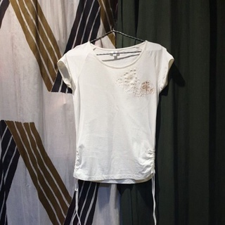 [มือสอง AIIZ] เสื้อผ้าคอตตอน ผ้านิ่มมากกกกก สีครีม น่ารักเรียบร้อย