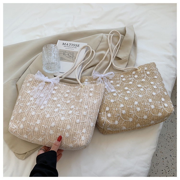 (w190)กระเป๋าถือ กระเป๋าสานลายดอกลูกไม้สีขาว vgetbag