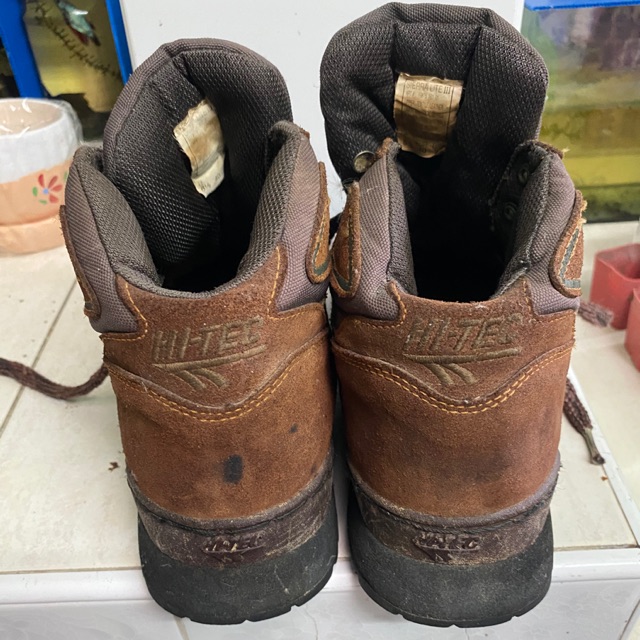 รองเท้า Hi tec สอบถามก่อนน้า