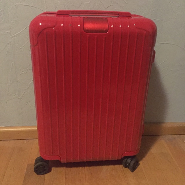 New Rimowa Essential Red Cabin
