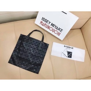 BAO BAO ISSEY MIYAKE MARU MARU PRISM BASIC MATTE 10X10 BLOCK TOTE BAG กระเป๋าถือผู้หญิง แฟชั่น บาวบาว อิซเซ่ มิยาเกะ