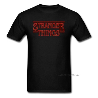 ใหม่ เสื้อยืดผ้าฝ้าย 100% พิมพ์ลายตัวอักษร Stranger Things สีดํา แดง สําหรับผู้ชาย คู่รัก โรงเรียนS-5XL