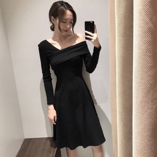 V dress in black 👯❤️