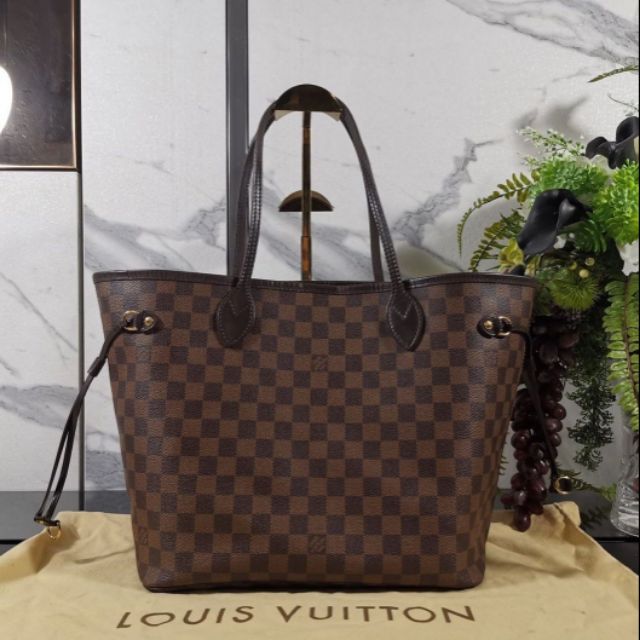 มือสองของแม่ค้า Lv Neverfull MM damier ปี 2010