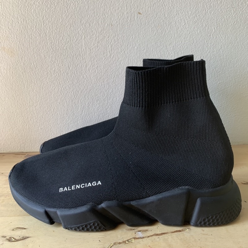 รองเท้า Balenciaga Speed Sneakers พื้นดำ ไซส์42/26.5 รองเท้ามือสองสภาพสวยมาก สภาพ 95% ใส่สบาย เบามาก