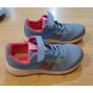 รองเท้าผ้าใบเด็ก New Balance แท้ 21.5ซม.