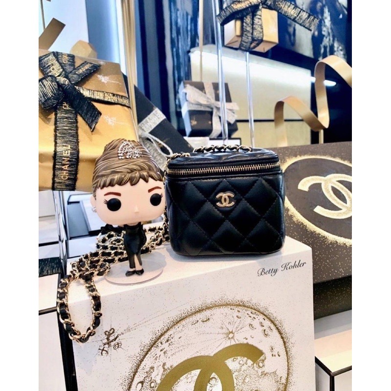 Don't Miss! Chanel Mini Clutch Bag With Chain VIP Gift With Purchase (GWP) กระเป๋าสะพายพรีเมี่ยมกิ้ฟทรงเหลี่ยม
