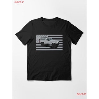 Sort.V โลโก้ Bronco Essential T-Shirt เสื้อยืดพิมพ์ลาย เสื้อยืดโลโก้รถ