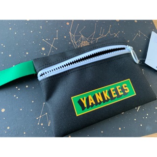 กระเป๋าค้องแขน YANKEES