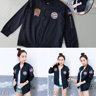 Jacket เบสบอลติดอาร์มด้านหน้าและแขนด้านหลังสีพื้นล้วนไม่มีลายช่วงแขนแต่งซิปเก๋ๆ ขนาด :: รอบอก 32"-38" ยาว 25" นิ้ว