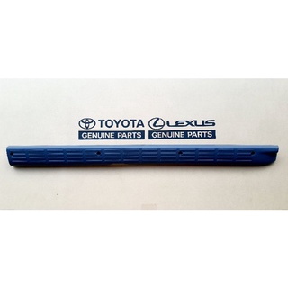 พลาสติก ชายบันได Toyota Sport Cruiser ของแท้ สีเทา
