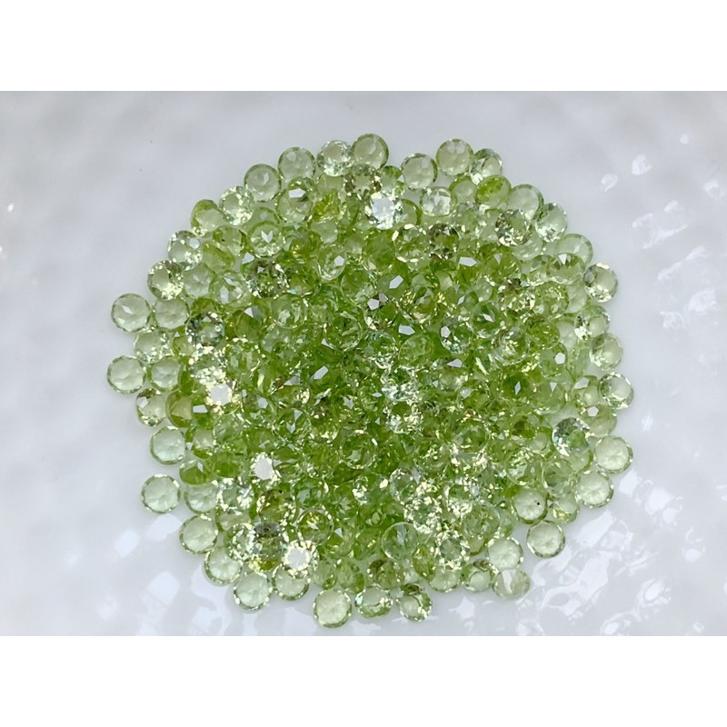 3.0mm. พลอยเพอริดอทกลมเจียรเหลี่ยม  ราคากะรัตละ 70 บาท