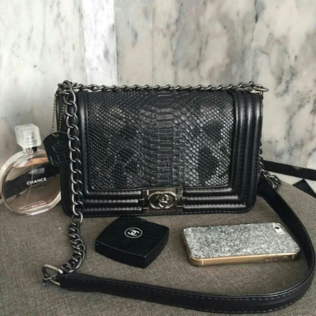 กระเป๋า จากแบรนด์ KEEP ทรงเดียวกับ Chanel boy เลย รุ่น KEEP shoulder Luxury small chain bag สวย หรู