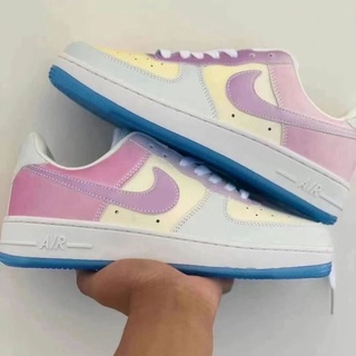 Nike air force AFIใบหุ้มข้อต่ำสำหรับผู้ชายและผู้หญิงรองเท้าวิ่งรองเท้าผ้าใบสีดำและสีขาว กิ้งก่า รองเท้าผ้าใบผู้หญิง