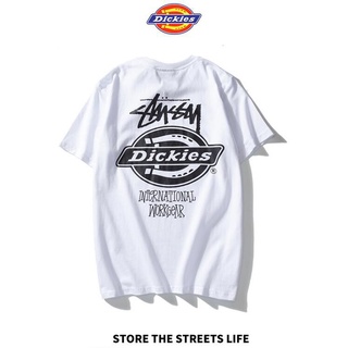 เสื้อยืดผ้าฝ้ายพิมพ์ลาย Dickies &amp; Stussy เสื้อยืดแขนสั้น ผ้าฝ้าย พิมพ์ลายคลาสิก แฟชั่น สําหรับทุกเพศ S-5X S-5Xl