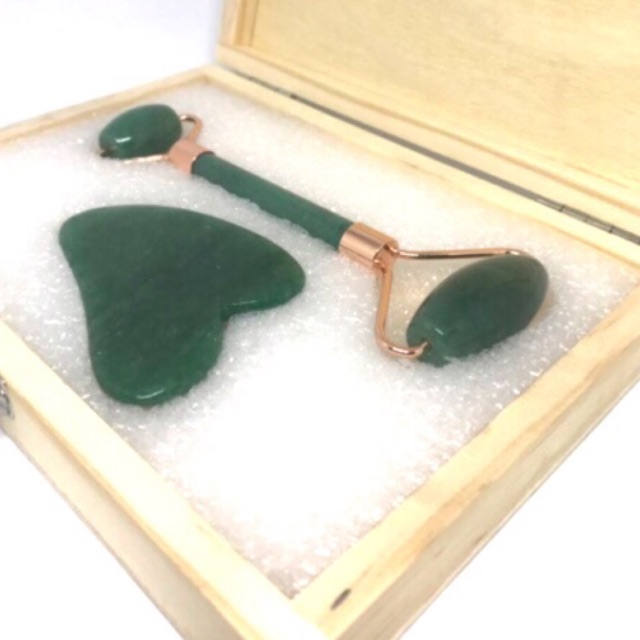 หยกหัวใจ #กัวซา #หยกแท้ #guasa #หยกเขียว #หยก #มรกต #หยกพม่า #กัวซา #jade #ชุดกัวซา #tiger-wooden #t