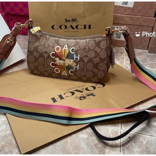 COACH JES BAGUETTE IN SIGNATURE CANVAS