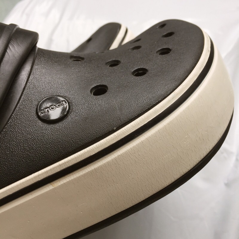 รองเท้า crocs พื้นหนา สีดำ ของแท้มือสอง size 38 w7