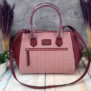 GUESS SAFFIANO HANDBAG (outlet) สีแดงไวน์