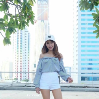 เสื้อปาดไหล่ ลายทาง