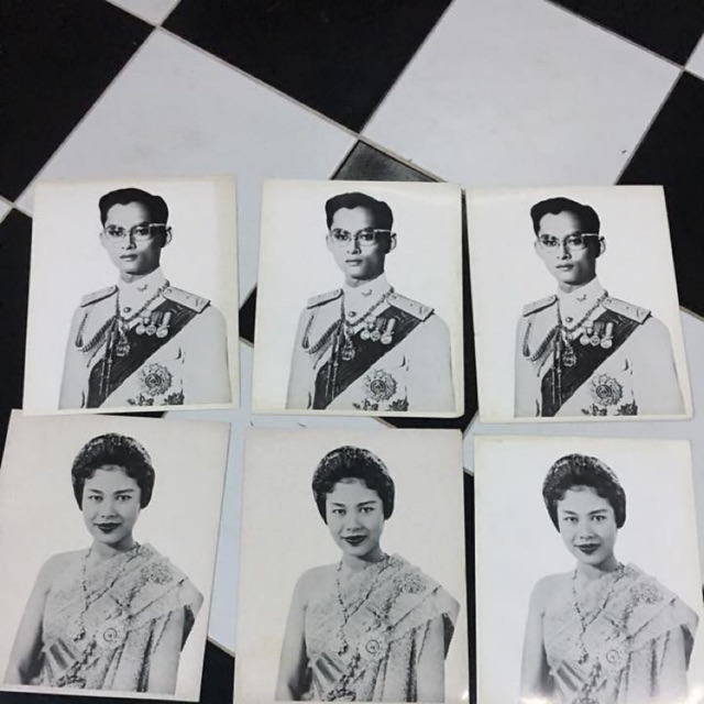 ภาพพิมพ์เก่าขาวดำ ภาพพิมพ์ ร.9 ในหลวงราชินี ร.9 เก่าแท้ ค้างสต๊อก | Shopee  Thailand