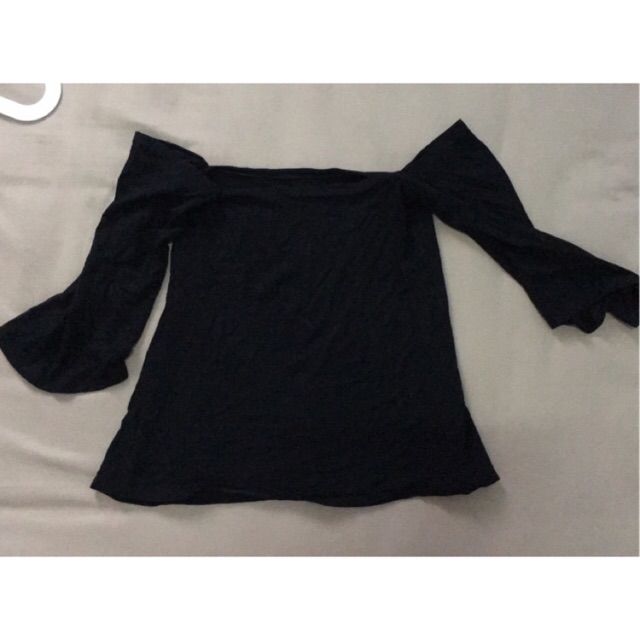 Used เสื้อเปิดไหล่ tshoppp